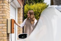 Hoe vehicle-to-grid jouw EV in een thuisbatterij verandert