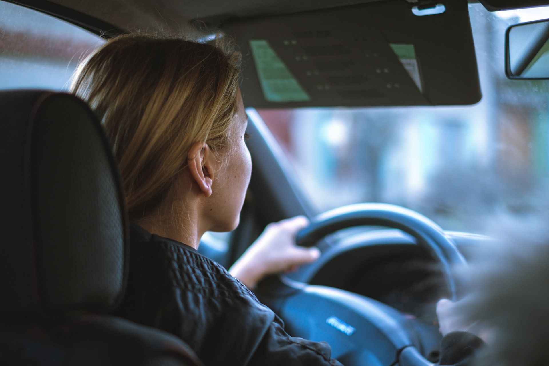 Tips voor het rijden met een volgeladen auto